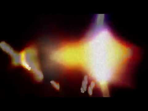 нещо се задава.