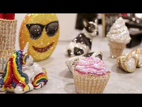 Dee's Diary Bonus Clip: Kris Jenner's Closet