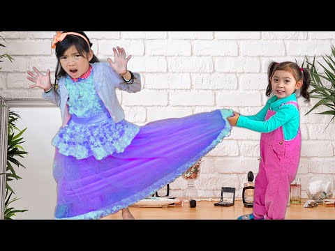 Jannie and Emma Dress Up as Princess and Going to the Princess Ball