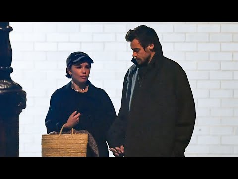 HARRY STYLES IN NEW YORK CITY WITH ZOË KRAVITZ (October 2025)