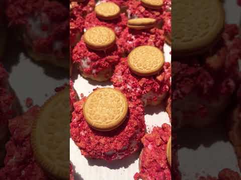 Strawberry cheesecake 🍓🥮 #cookie #delicious  #short #florida #ship #strawberry