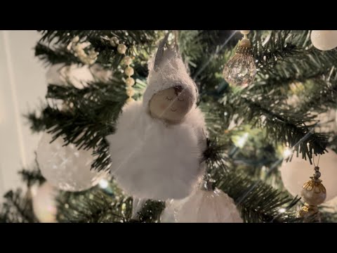 vlogmas: my christmas tree! (bedroom)