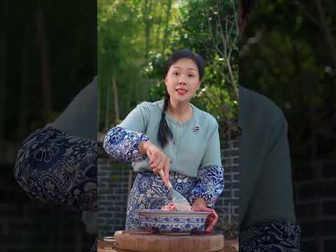 很多人在家包的包子啊，不是发黄发硬，就是放凉了塌陷回缩，吃起来还像死面一样