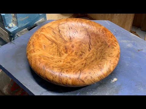 Richard Raffan turning a chunky tripod dish