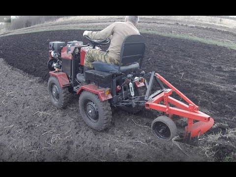 Самодельный минитрактор. Вспашка плугом.