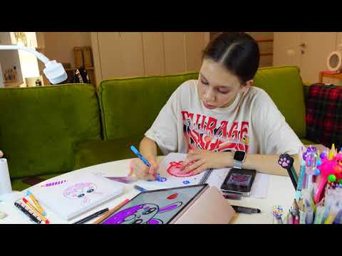 DRAWING with MOM👉 Who is BETTER?