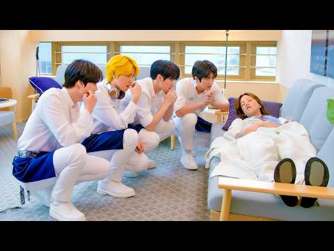 A Student Has to Live With 4 Handsome Boys Who Are All in Love With Her