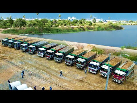 Wonderful 25ton Dump Trucks Management in Huge Size Landfilling Up, New Bulldozer Processing