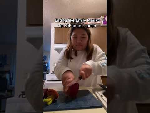 Eating like Emily Mariko For 24 hours : Lunch