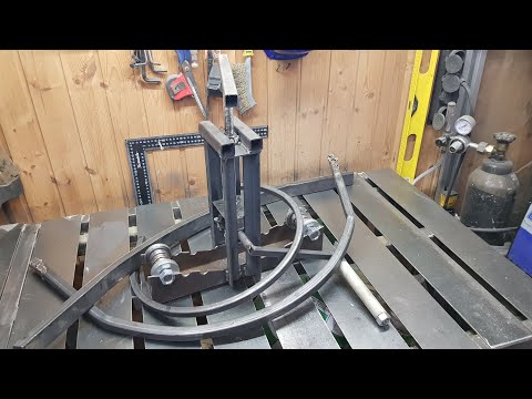 A simple pipe bender/profile bender without turning