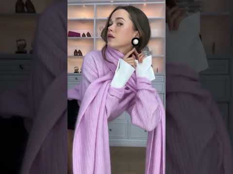 obsessed with bold earrings to spice an outfit up + a pop of color to make a statement 🩷