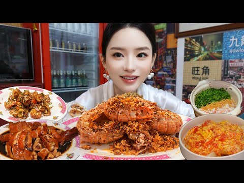 In Chengdu, a private kitchen needs 3 bookings for a meal and serves 2 tables daily