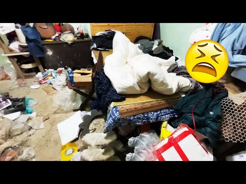 😨 Tenants occupy houses, rental properties piled with garbage