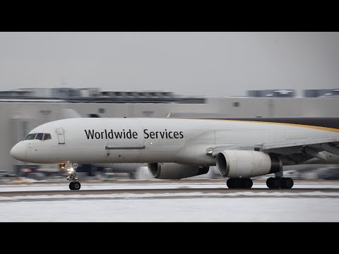 21 MINUTES Of Snowy Planespotting at Louisville Muhammad Ali Int'l Airport