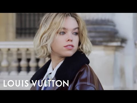 Milly Alcock at the Women’s Spring-Summer 2023 Show in Paris | LOUIS VUITTON