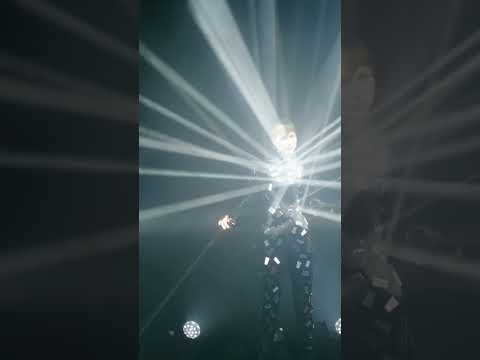 Damien Rice with cosmic mirror-costume performance by Jana Jacuka performing 'Astronaut'