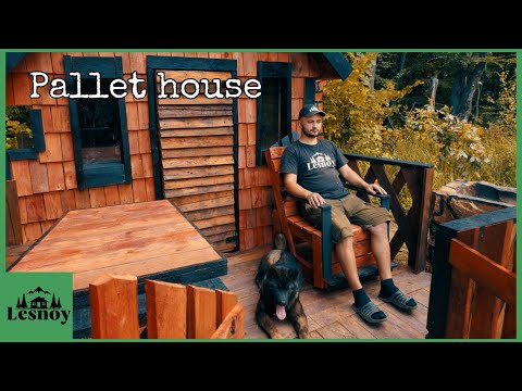 Return to the pallet house. The terrace is ready!