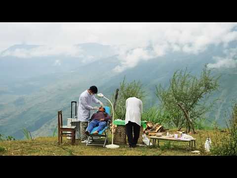 世界之巔的幸福小國，人們遵循傳統過著小民生活，在平淡中尋求快樂