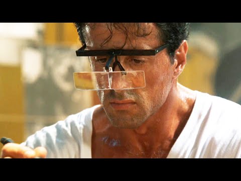 頂尖製彈專家本已退隱，卻慘遭仇家追殺暗算，一怒之下為女人出山滅掉黑幫！【補影】