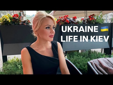 Ukraine 🇺🇦Life in Kiev. October 24, 2025. The Streets of Kiev, Ukraine. Streets Scenes.
