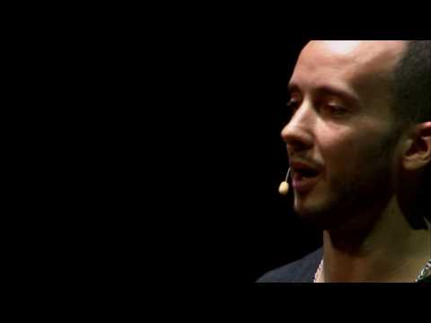 Seducir para ser feliz | Martín Rieznik | TEDxLasAguas