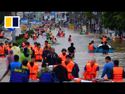 Deadly Vietnam floods strand hundreds in relentless rain