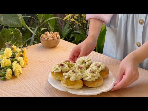 Pistachio Cream-Filled Baked Donuts #food