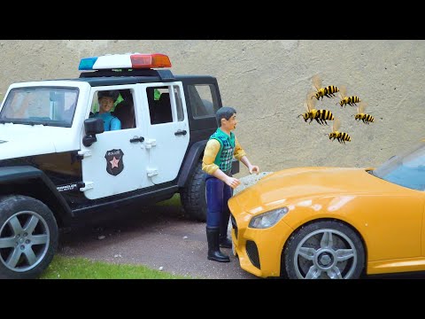 Bee Hive Trouble! Toy Car Learns a Safety Lesson