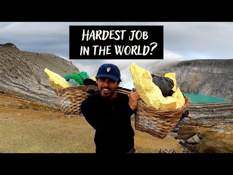 Ijen Volcano: Are Tourists Exploiting the Sulphur Miners? (Hardest Job)