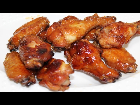 Chicken wings in the oven with honey-soy sauce.