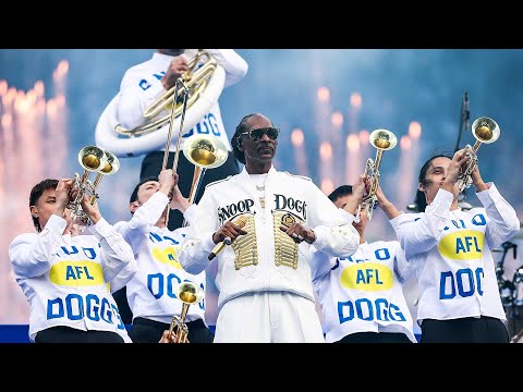 Snoop Dogg LIGHTS UP 2025 Toyota AFL Grand Final (Full Performance)
