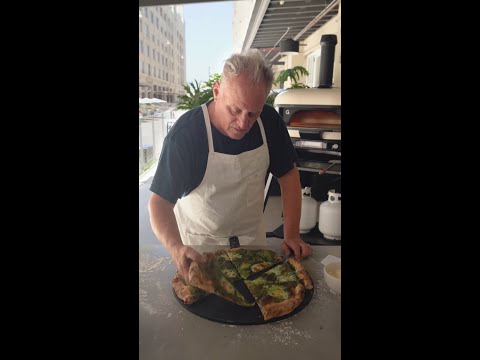 Chris Bianco shows you how to make his GREEN pie in Dome XL (Gen 2) #shorts #gozney #pizza
