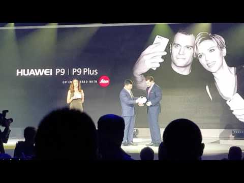 Superman Henry Cavill receives the new Huawei P9