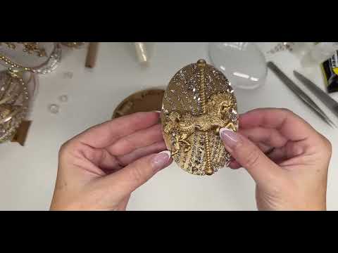 Making a medallion with a horse. Live broadcast recording.