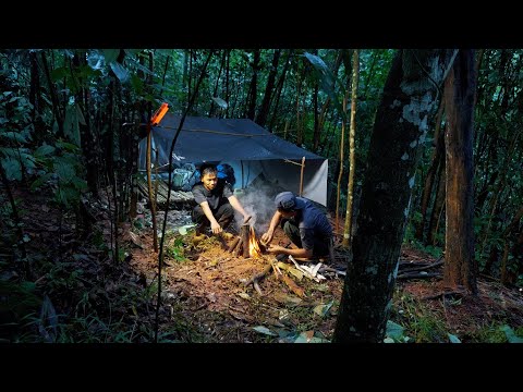 Camping di Hutan Saat Hujan Deras & Badai Petir  Bermalam di Shelter & Mancing