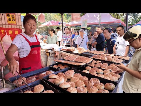 河北石家庄人民早餐吃什么，石家庄最大的早市，只要10元就能随便吃的自助午餐，各种烤炉制作的烧饼，金黄的鸡蛋布袋与小米果子，特色牛肉罩饼，梅干菜烧饼，皮薄馅大的炸糕，中国北方的早市烟火气息十足。