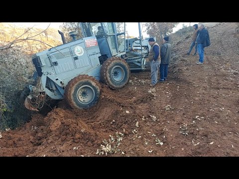 MAKİNA UÇURUMA KAYDI-the machine slid into the cliff-champion grader #champion #gradertrainingcentre