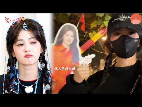 Two Bai Lus, One Frame Why Her Selfie With Herself Became the Internet’s New Obsession