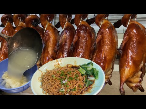 怡保郊外的一家隐秘烧腊云吞面，平民美食，老板娘十四岁就岀来创业，光看就流口水，多种选择．一盘面五粒云吞，四块五，真是物超所值………