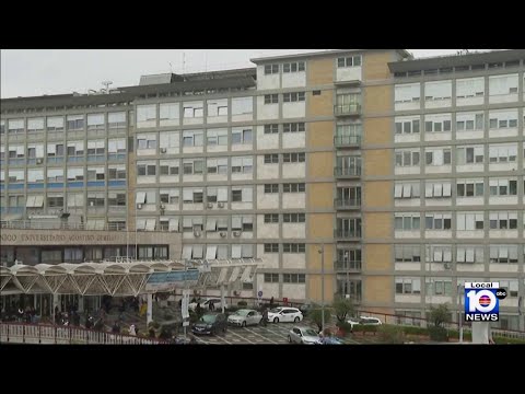 Pope Francis meets with Vatican leaders at hospital