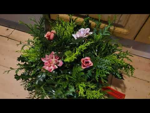 I got this wreath made in no time #tree #christmas #creative #fun #evergreen #pretty #free #wreath 