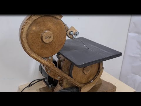 Wooden band saw with tilt function