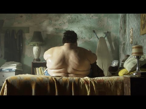 一个人的孤独总要找到出口，胖子的救赎之路，不止减肥这一条，2万人打出8.4高分，18分钟看完2015年喜剧电影《行走距离》