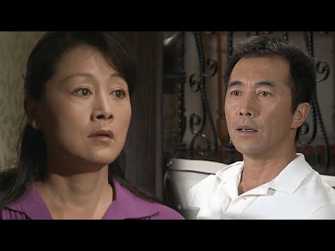 Husband meets his mistress at a hotel; his wife catches them, and he panics.