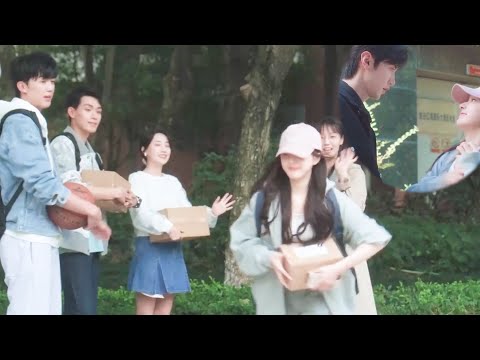 The boy invited Sang Zhi to dinner, but was rejected. She wanted to see Duan Jia Xu!