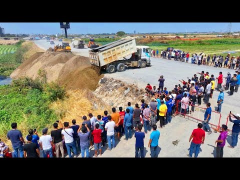 Many experts are working, watching trucks excavating and filling the lake near Aeon 3 shopping mall.