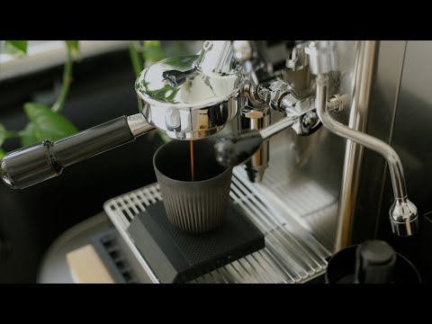 The daily practice ☕️🤍 #coffee #latteart #shorts