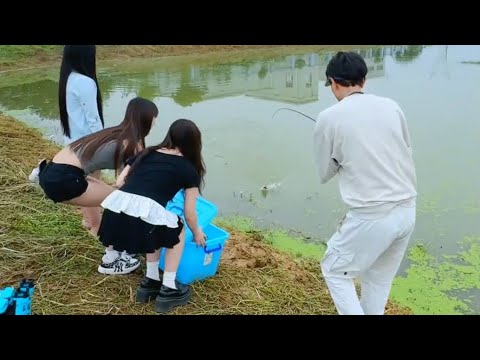 这条路再这么走下去，我怕不是钓鱼变成“被人钓 #钓鱼人的快乐 #原来钓鱼才是抖音运动顶流 #搞笑剧情 #一起路亚吧