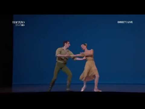 Dances at a gathering - Nolwenn Daniel and Joshua Hoffalt