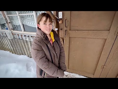 НАШЛИ СЕМЬЮ МАЛЕНЬКИХ ЛЮДЕЙ В УЖАСНЫХ УСЛОВИЯХ.